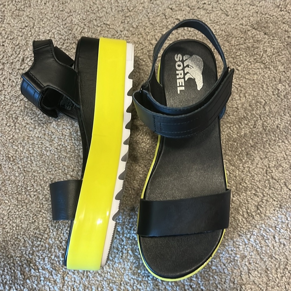 Sorel platform sandals size 8